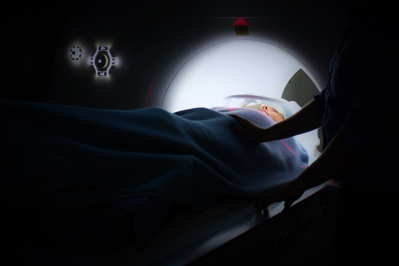 Read more about the article MRI – יתרונות הבדיקה וחסרונותיה